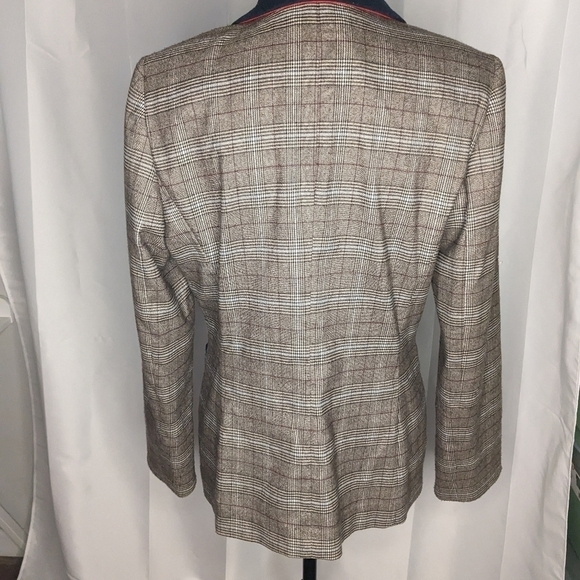 Daniel Cremieux Plaid Blazer with Navy Accents - Picture 8 of 12